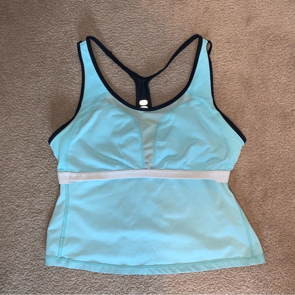 Y2K Nike tank top size M-L, built-in sports bra (no padding) like-new condition - Picture 4 of 4